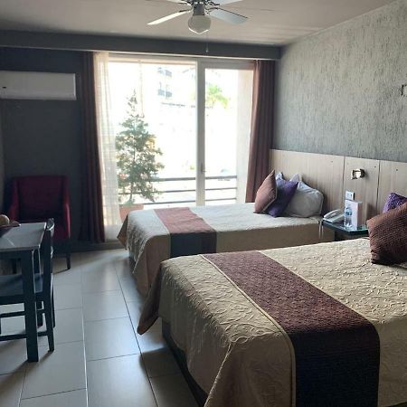 Hotel FG León Buitenkant foto