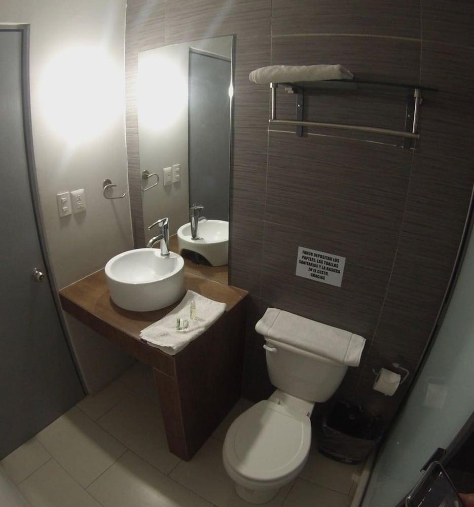 Hotel FG León Buitenkant foto
